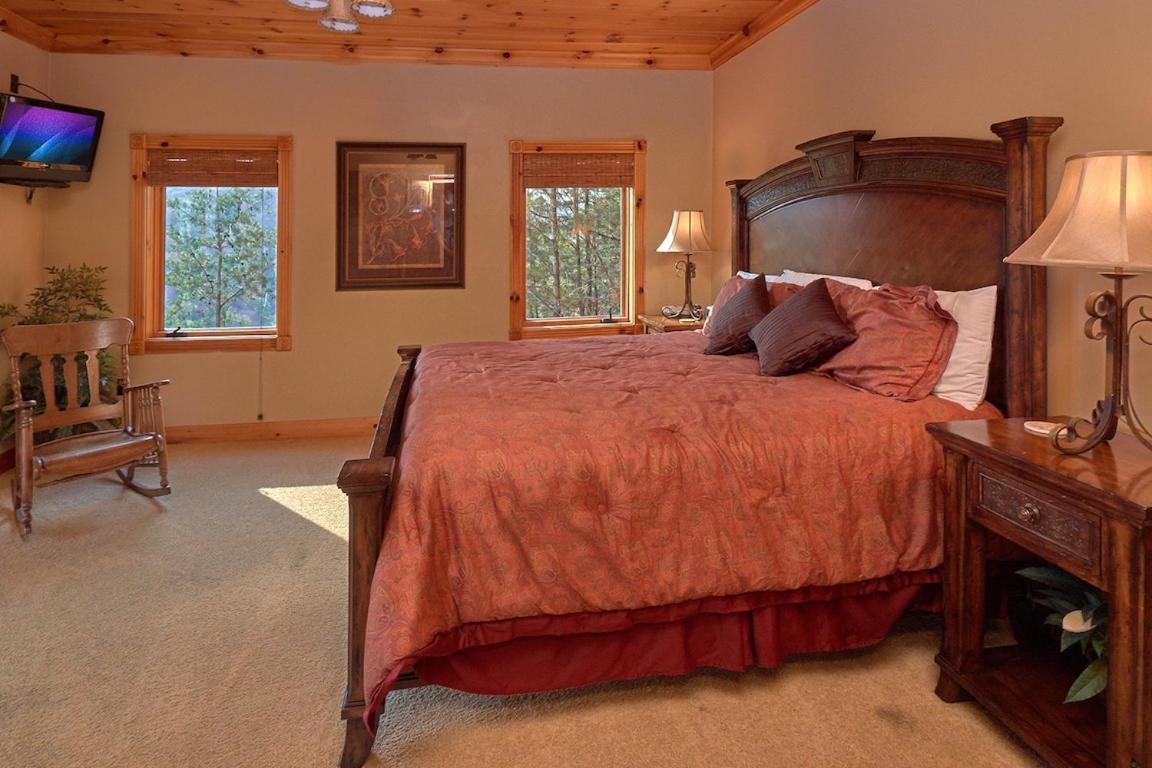 Journey'S End, 5 Bedrooms, Sleeps 12, Private Outdoor Pool, Theater, Sauna Sevierville Luaran gambar